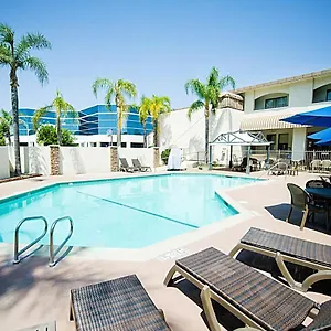 D'lins Airport Hotel