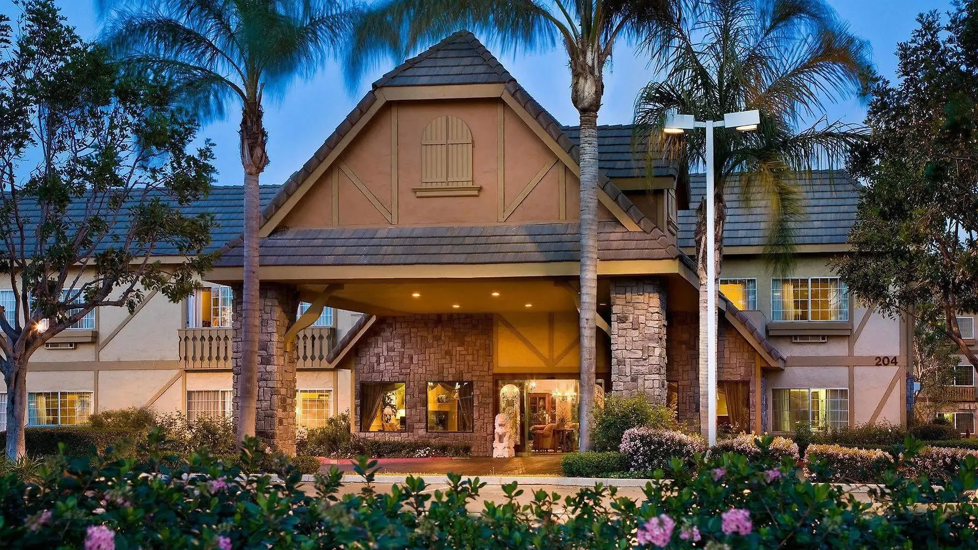 Folk Inn Ontario Airport